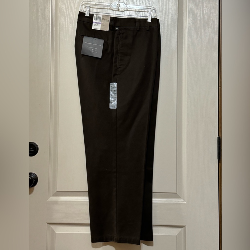 NWT DOCKERS PREMIUM WASHINGTON PANTS, 38x29, FLAT FRONT, RELAXED FIT, WASHABLE!